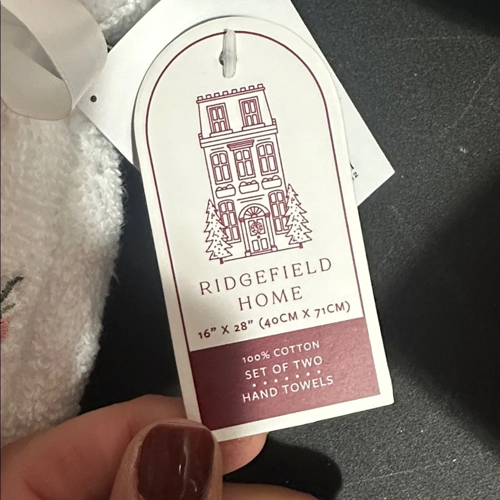 Ridgefield Home set of 2 Christmas bow hand towels